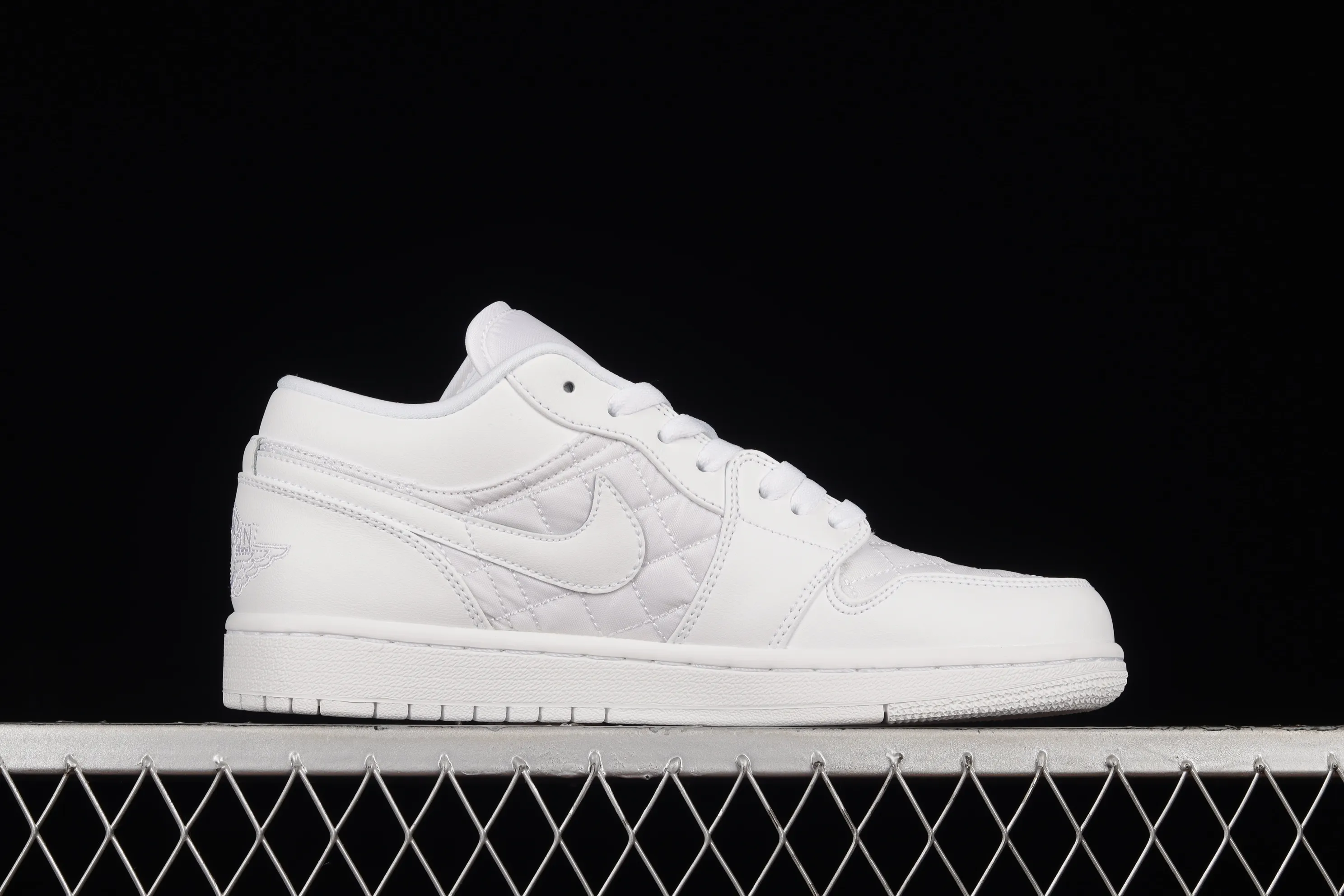 All categories Air Jordan Jordan series basketball shoes Air Jordan 1 Low Air Jordan 1 Low Quilted "Triple White" AJ1 Joe 1 all white low-top basketball shoes DB6480-100